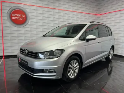 Usado VW Touran Advance 115 CV (84 kW) 2016 Gris Monovolumen