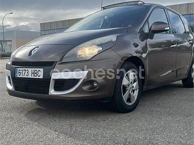 Usado Renault Scénic III Dynamique 110 CV (80 kW) 2010 Marrón Monovolumen