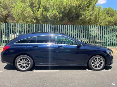 Usado Mercedes CLA220 Shooting Brake 177 CV (130 kW) 2018 Azul Familiar