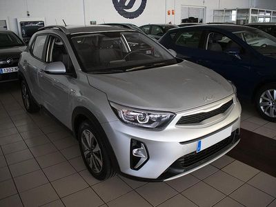 Usado Kia Stonic 100 CV (73 kW) 2024 Gris SUV