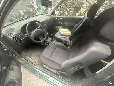 Usado VW Polo 75 CV (55 kW) 1995 Verde Berlina