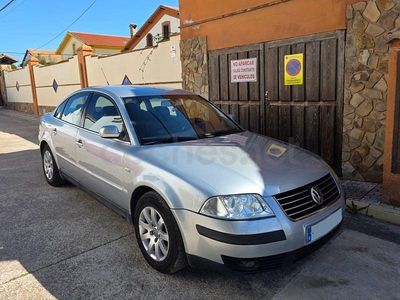Usado VW Passat Trendline 130 CV (95 kW) 2002 Azul Berlina