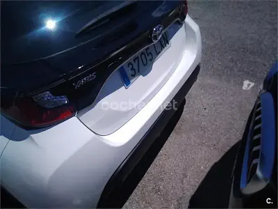 Usado Toyota Yaris Hybrid Business Edition 116 CV (85 kW) 2022 Blanco Berlina