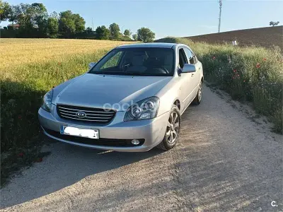 Usado Kia Magentis EX 140 CV (102 kW) 2007 Gris / plata Berlina