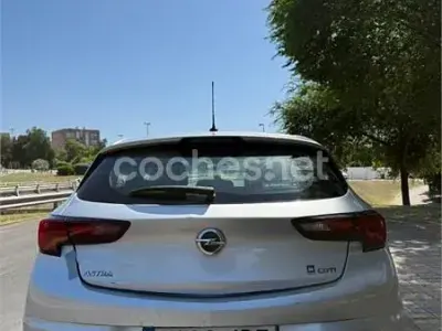 Usado Opel Astra Dynamic 110 CV (80 kW) 2016 Gris / plata Berlina