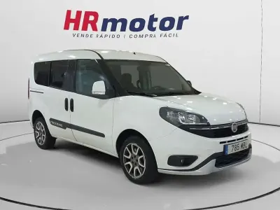 Usado Fiat Doblò Trekking 121 CV (88 kW) 2022 Blanco Monovolumen