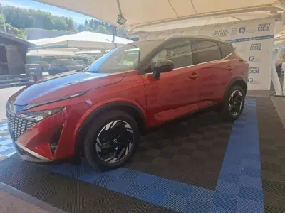Usado Nissan Qashqai N-Connecta 158 CV (116 kW) 2025 Rojo SUV