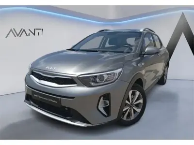 Usado Kia Stonic 100 CV (73 kW) 2025 Plateado SUV