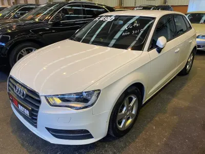 Usado Audi A3 Attraction 110 CV (80 kW) 2015 Blanco Berlina