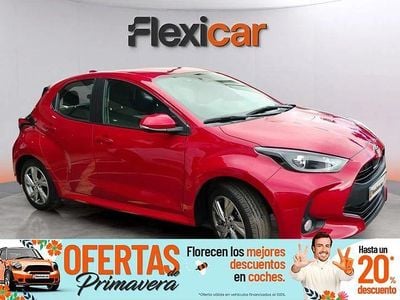 Usado Toyota Yaris Hybrid Active 116 CV (85 kW) 2024 Rojo