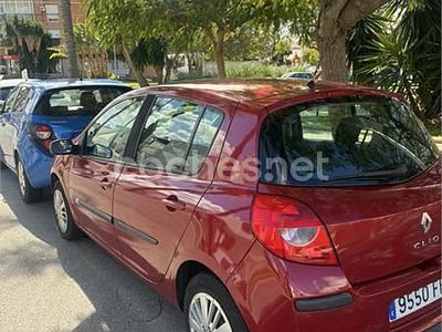 Usado Renault Clio II Dynamique 100 CV (73 kW) 2007 Rojo Berlina