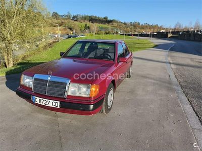 Usado Mercedes E250 113 CV (83 kW) 1993 Granate Berlina