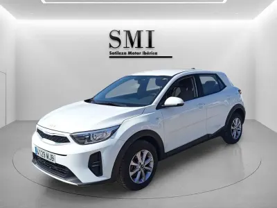 Usado Kia Stonic GT-Line 120 CV (88 kW) 2022 Blanco SUV