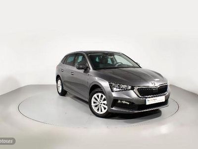 Usado Skoda Scala Ambition 95 CV (69 kW) 2024 Gris Utilitario