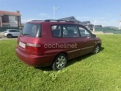 Usado Kia Carens EX 112 CV (82 kW) 2003 Rojo Monovolumen