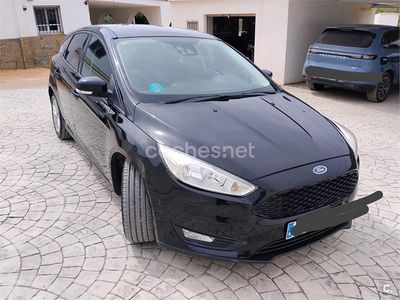 Begagnad Ford Focus Trend 125 HK (91 kW) 2015 Svart Sedan
