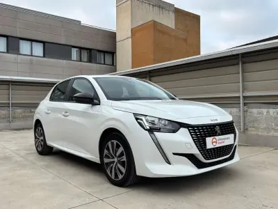 Usado Peugeot 208 Active 101 CV (74 kW) 2023 Blanco Utilitario