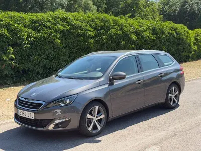 Usado Peugeot 308 SW Active 130 CV (95 kW) 2016 Gris / plata Familiar
