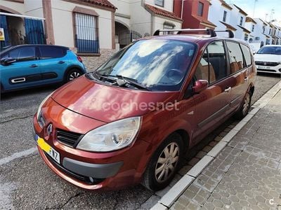 Usado Renault Grand Scénic II Business 105 CV (77 kW) 2007 Granate Monovolumen