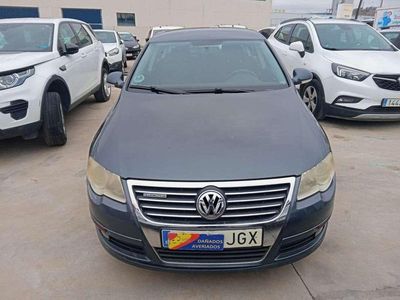 Usado 2008 VW Passat Highline Berlina | 2400 €