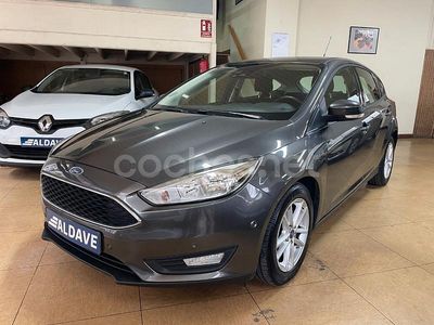 Gris / plata Usado 2015 Ford Focus Trend Berlina | 8800 € (Precio justo)