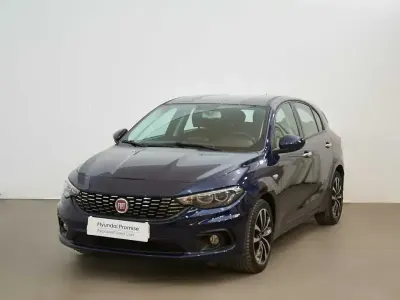 Usado Fiat Tipo Lounge 95 CV (69 kW) 2019 Azul Berlina