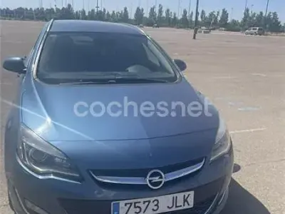 Usado Opel Astra Excellence 136 CV (100 kW) 2016 Azul Familiar