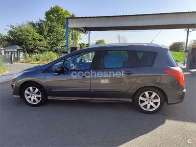 Usado Peugeot 308 SW Sportium 92 CV (67 kW) 2010 Gris / plata Familiar