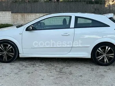Usado Opel Astra GTC Sport 100 CV (73 kW) 2006 Blanco Berlina