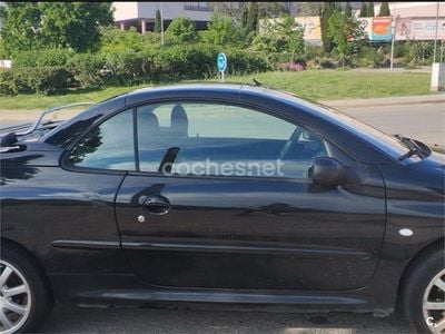 Usado Peugeot 206 CC Quiksilver 110 CV (80 kW) 2004 Negro Descapotable