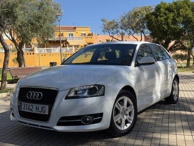 Usado Audi A3 Attraction 140 CV (102 kW) 2012 Negro Utilitario