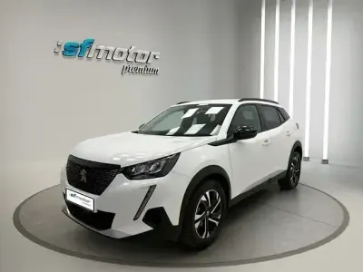 Usado Peugeot 2008 Allure 110 CV (80 kW) 2022 Blanco SUV