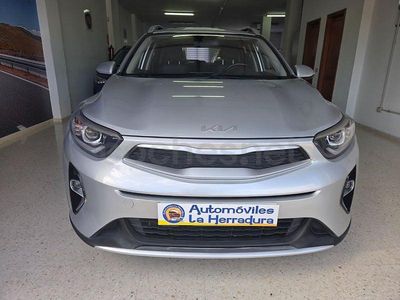 Usado Kia Stonic 84 CV (61 kW) 2022 Gris / plata SUV