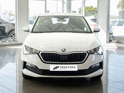 Usado Skoda Scala Active 110 CV (80 kW) 2021 Blanco Utilitario