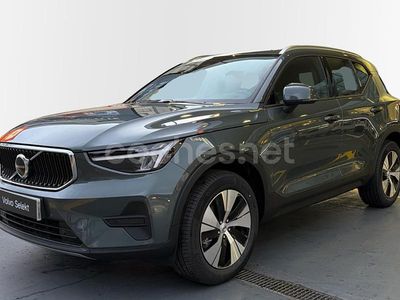Verde Nuevo 2025 Volvo XC40 Core SUV | 35.950 € (Precio justo)