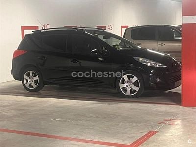 Usado Peugeot 207 Active 92 CV (67 kW) 2011 Negro Familiar