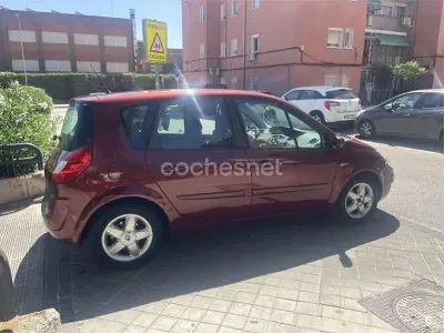 Usado Renault Scénic II 105 CV (77 kW) 2008 Rojo Monovolumen