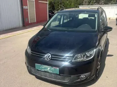 Usado VW Touran Advance 105 CV (77 kW) 2012 Negro Monovolumen