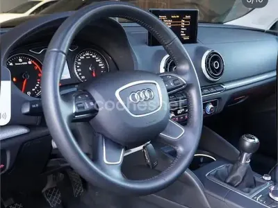 Usado Audi A3 Ambition 140 CV (102 kW) 2013 Azul Berlina