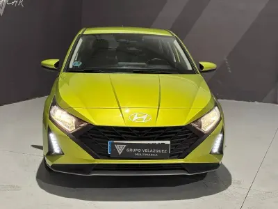 Usado Hyundai i20 84 CV (61 kW) 2023 Verde Berlina