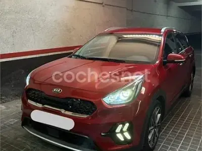 Usado Kia Niro 141 CV (103 kW) 2020 Rojo SUV
