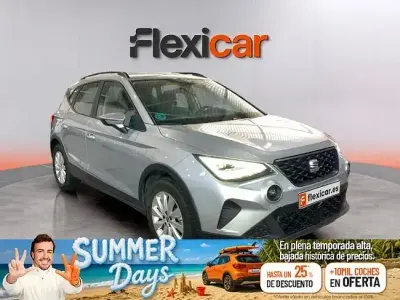 Usado Seat Arona Style Plus 110 CV (80 kW) 2022 Gris SUV