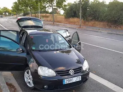 Usado VW Golf IV Trendline 105 CV (77 kW) 2005 Negro Berlina