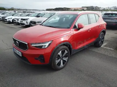 Usado Volvo XC40 Ultimate 211 CV (155 kW) 2023 Rojo SUV