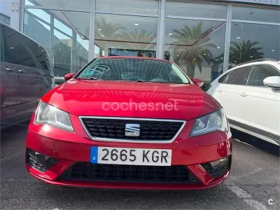 Usado Seat Leon Reference 110 CV (80 kW) 2018 Rojo Berlina