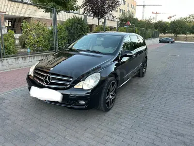 Usado Mercedes R320 224 CV (164 kW) 2008 Negro Familiar