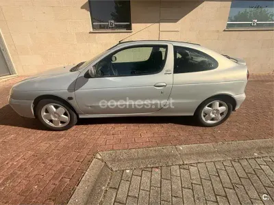 Usado Renault Mégane Coupé Sportway 105 CV (77 kW) 2001 Gris / plata Coupe