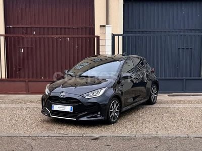 Usado Toyota Yaris Hybrid Plus 116 CV (85 kW) 2021 Negro Berlina