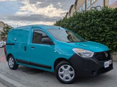 Usado Dacia Dokker Essentiel 102 CV (75 kW) 2019 Verde Monovolumen