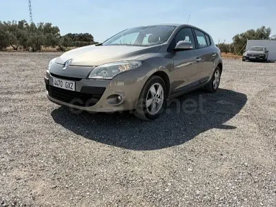 Usado Renault Mégane III Dynamique 110 CV (80 kW) 2010 Gris / plata Berlina